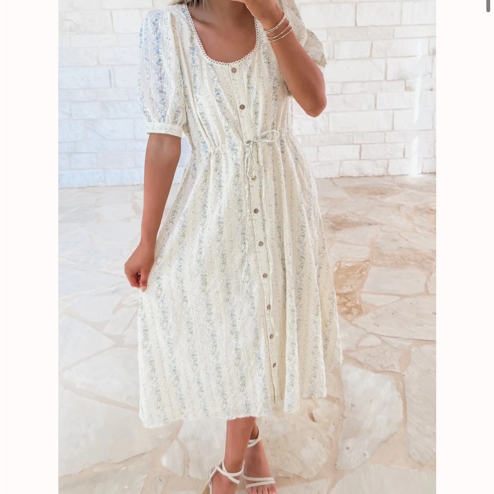 Elegant White Floral Vintage MIDI Dress